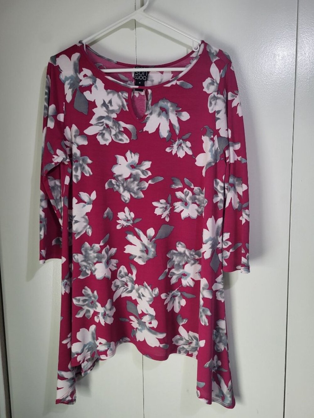 Clara Sun Woo Womens M Tunic Top Berry Pink White Asymmetrical Hem Boho Floral